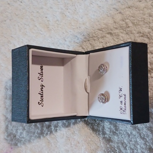 Gorgeous ⚜️ Sterling Silver Diamond Post Earrings  Intricate Design  *New*